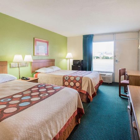 Super 8 By Wyndham Tifton Hotell Exteriör bild