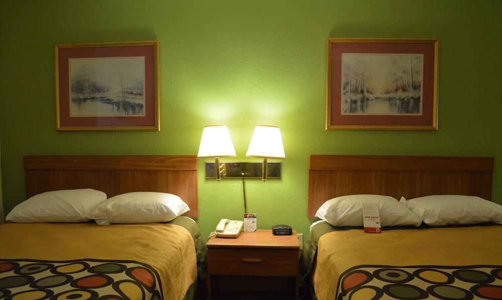 Super 8 By Wyndham Tifton Hotell Exteriör bild