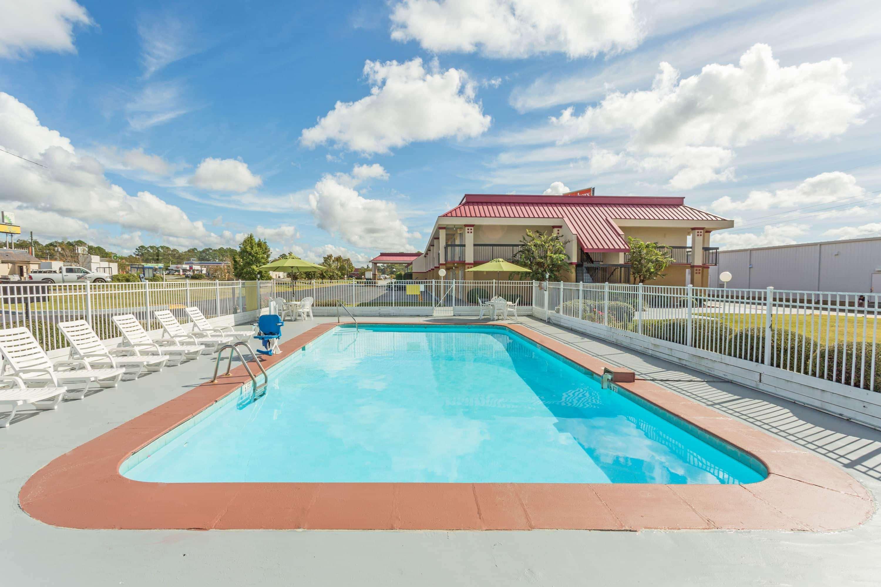 Super 8 By Wyndham Tifton Hotell Exteriör bild