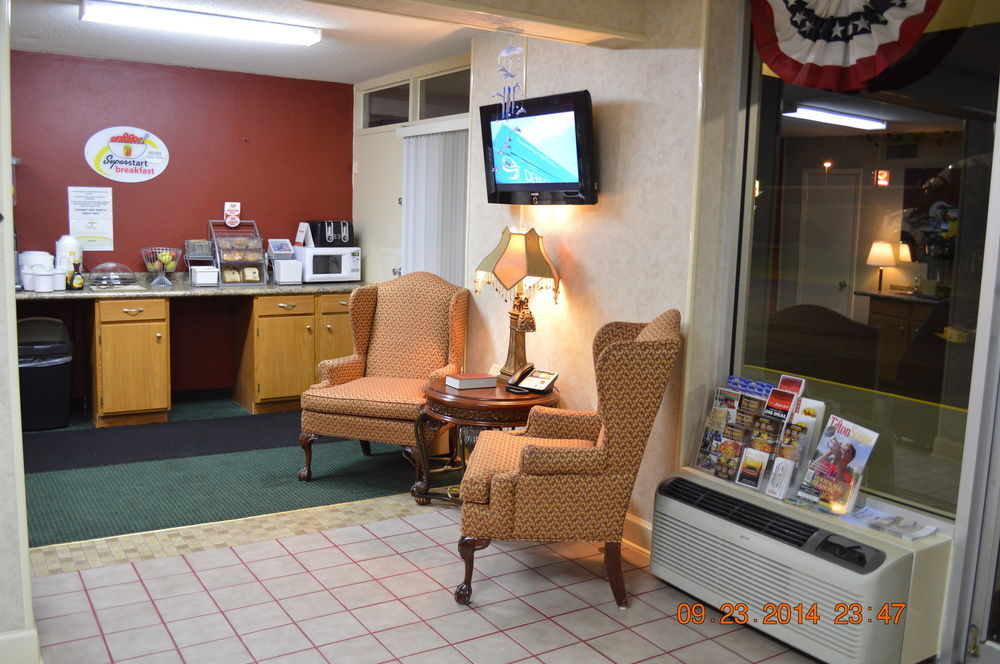 Super 8 By Wyndham Tifton Hotell Exteriör bild