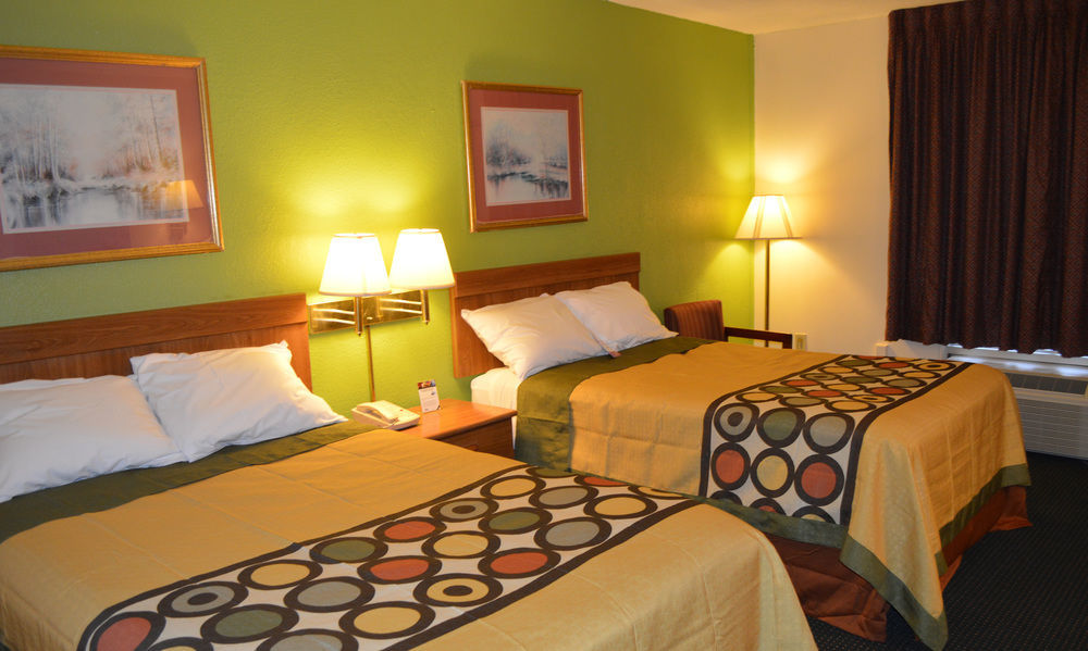 Super 8 By Wyndham Tifton Hotell Exteriör bild