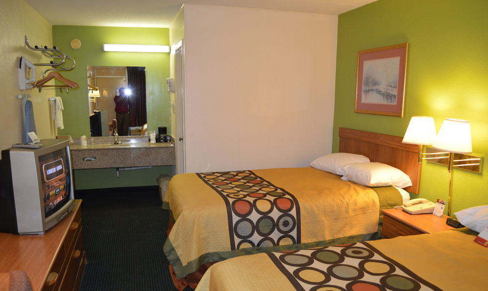 Super 8 By Wyndham Tifton Hotell Exteriör bild