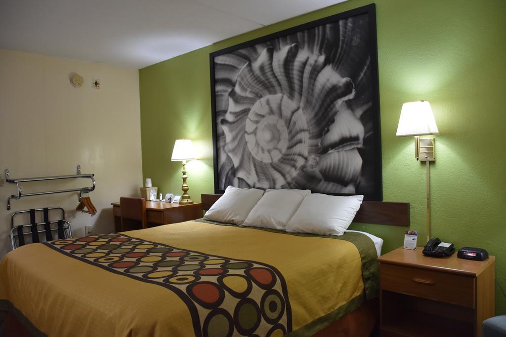Super 8 By Wyndham Tifton Hotell Exteriör bild
