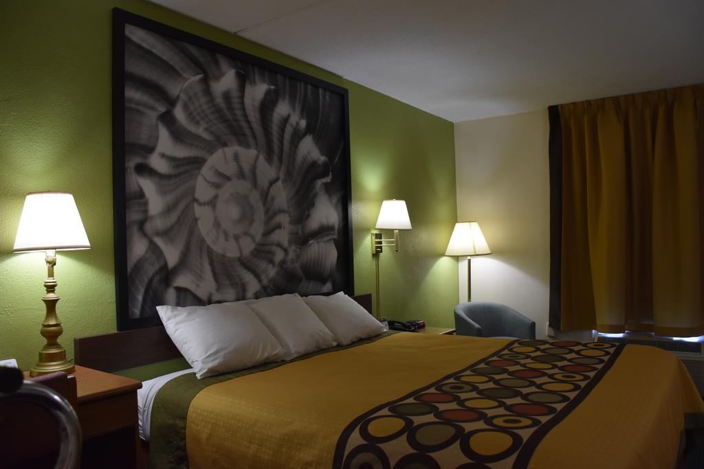 Super 8 By Wyndham Tifton Hotell Exteriör bild