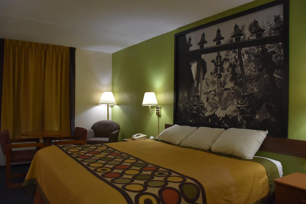 Super 8 By Wyndham Tifton Hotell Exteriör bild