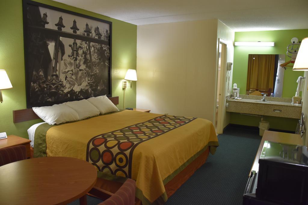 Super 8 By Wyndham Tifton Hotell Exteriör bild