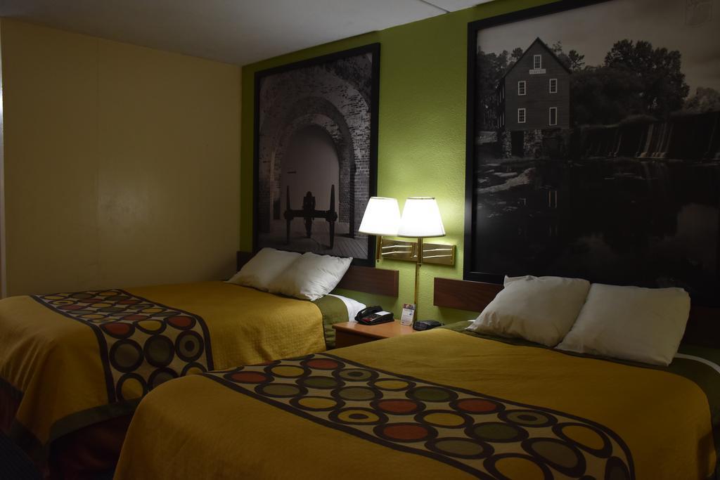Super 8 By Wyndham Tifton Hotell Exteriör bild