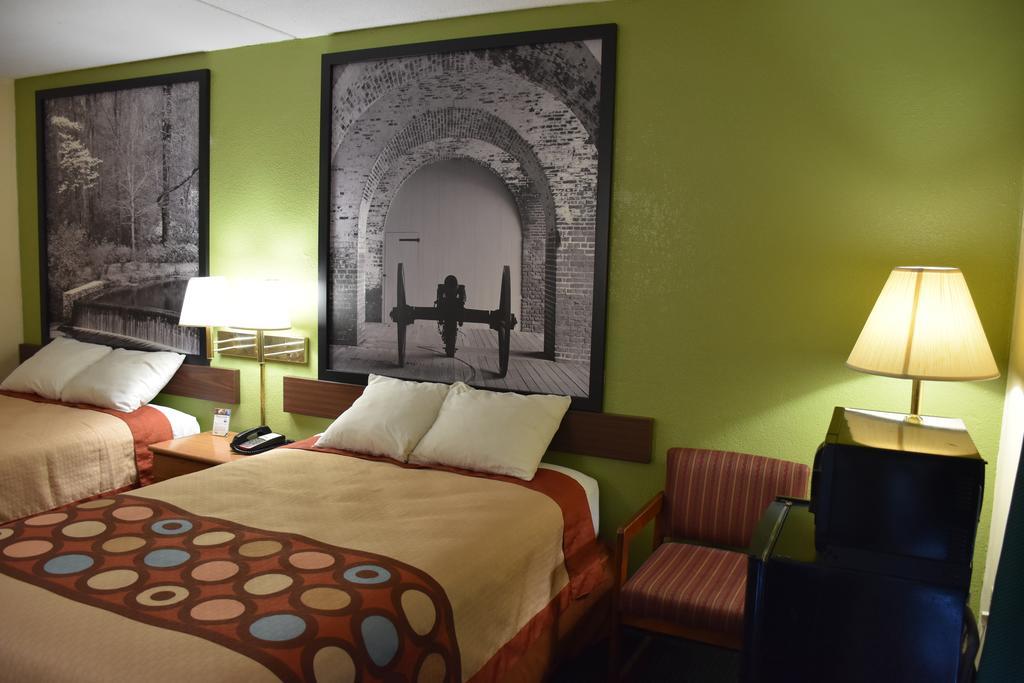 Super 8 By Wyndham Tifton Hotell Exteriör bild