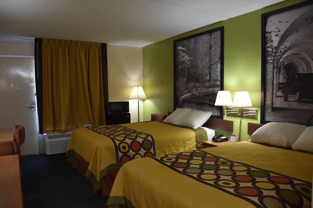 Super 8 By Wyndham Tifton Hotell Exteriör bild