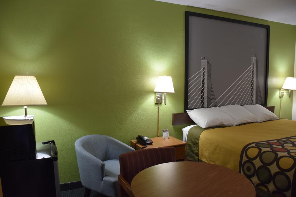 Super 8 By Wyndham Tifton Hotell Exteriör bild