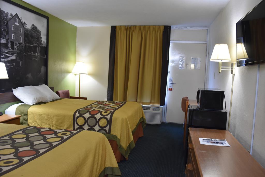Super 8 By Wyndham Tifton Hotell Exteriör bild