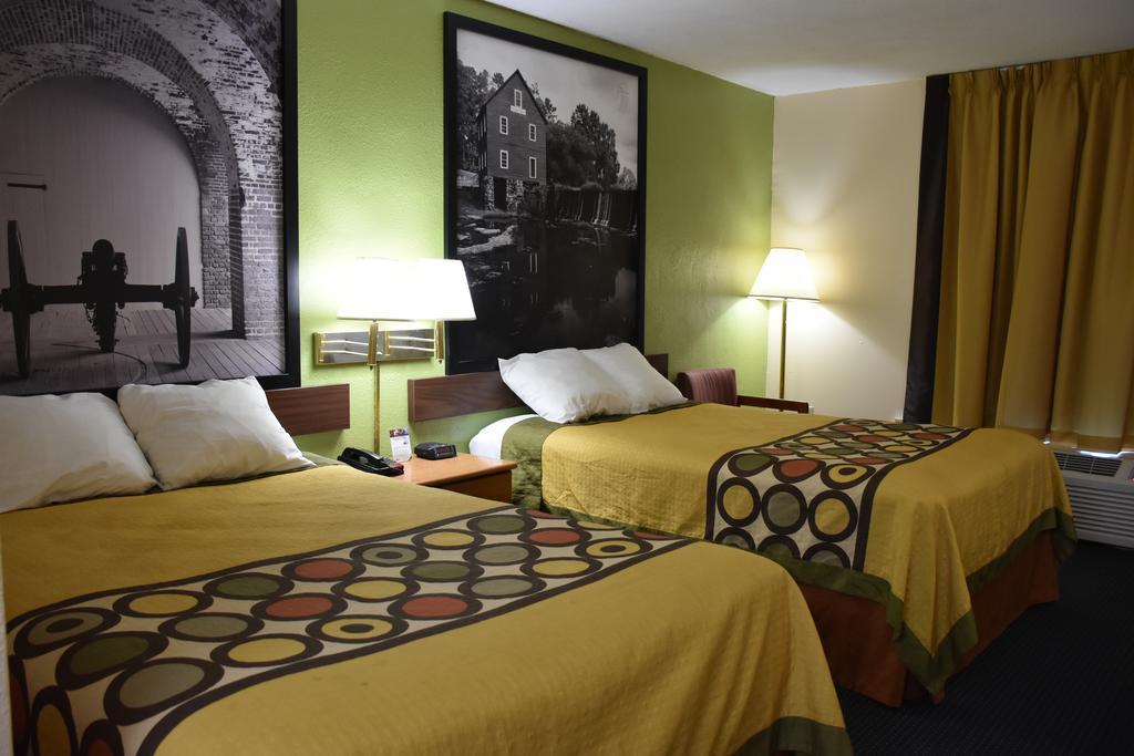 Super 8 By Wyndham Tifton Hotell Exteriör bild