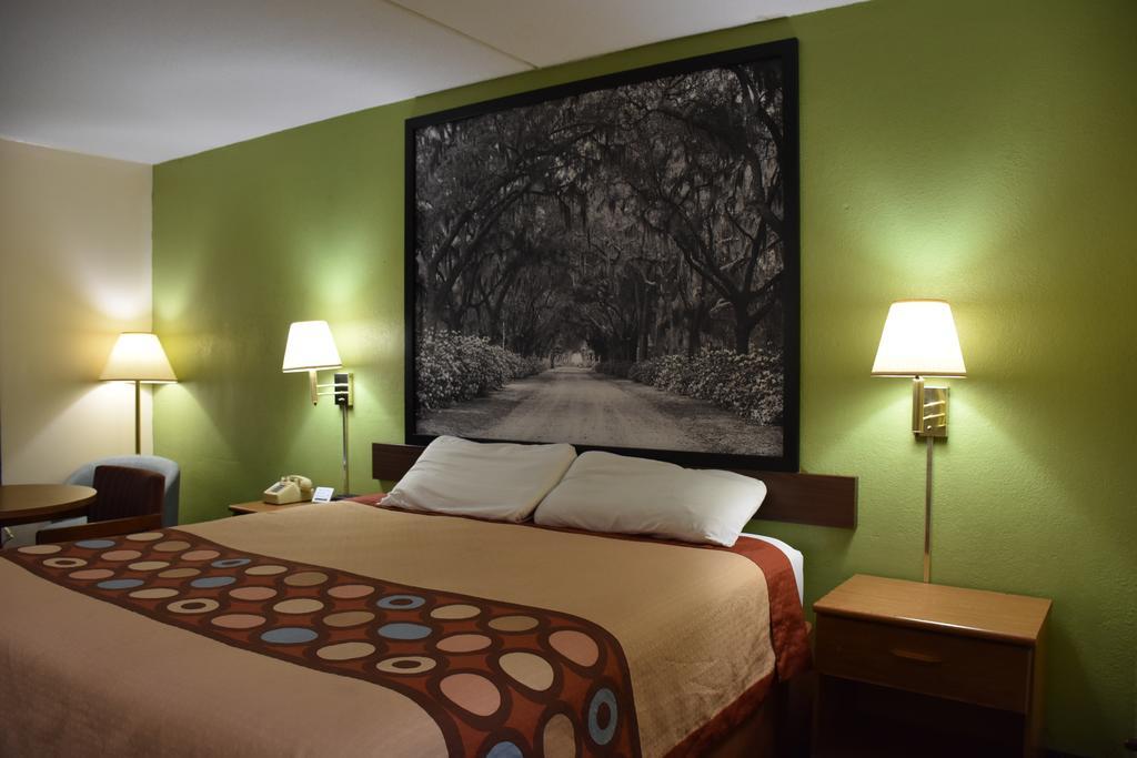Super 8 By Wyndham Tifton Hotell Exteriör bild